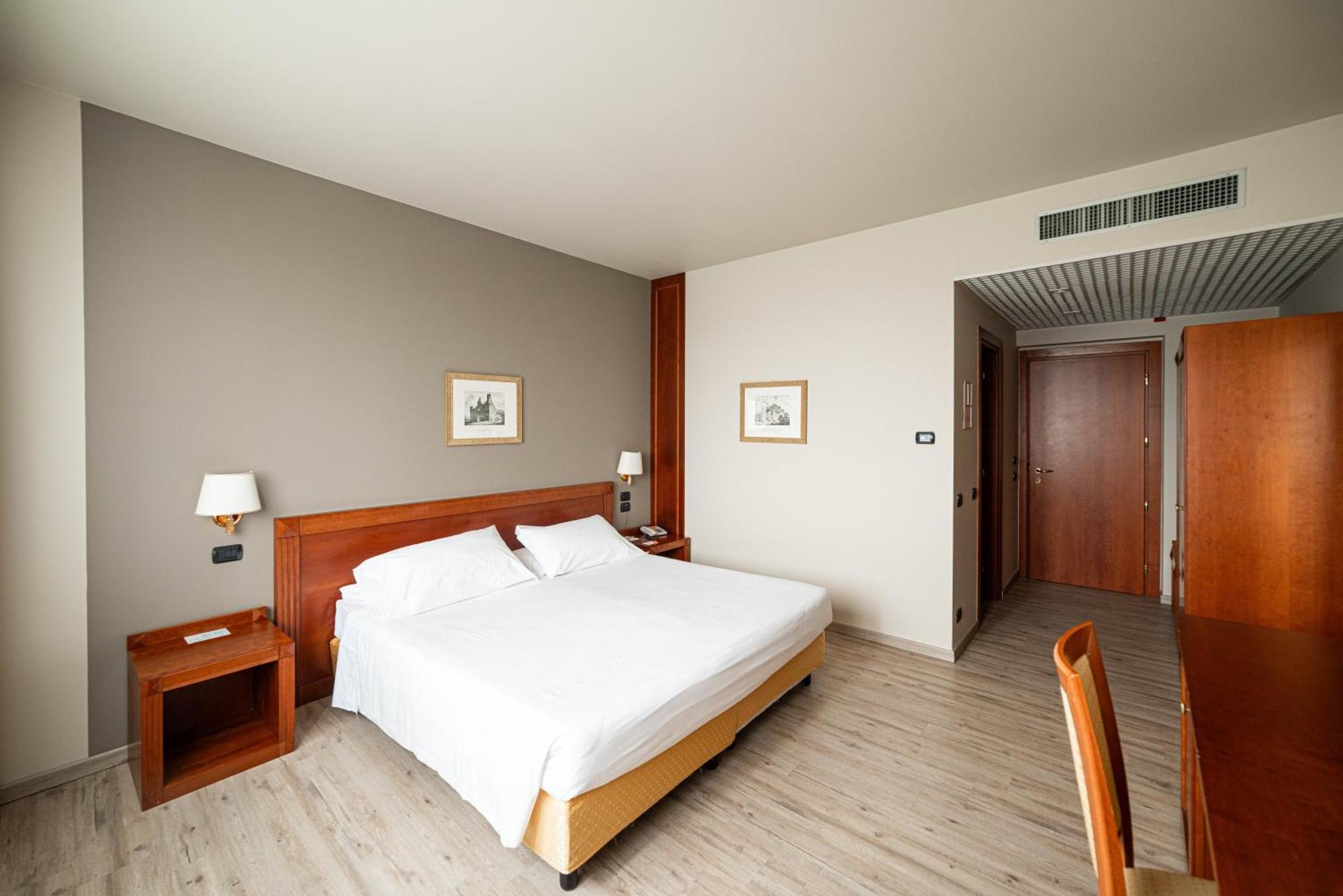 Phi Hotel Cavalieri Бра Екстериор снимка