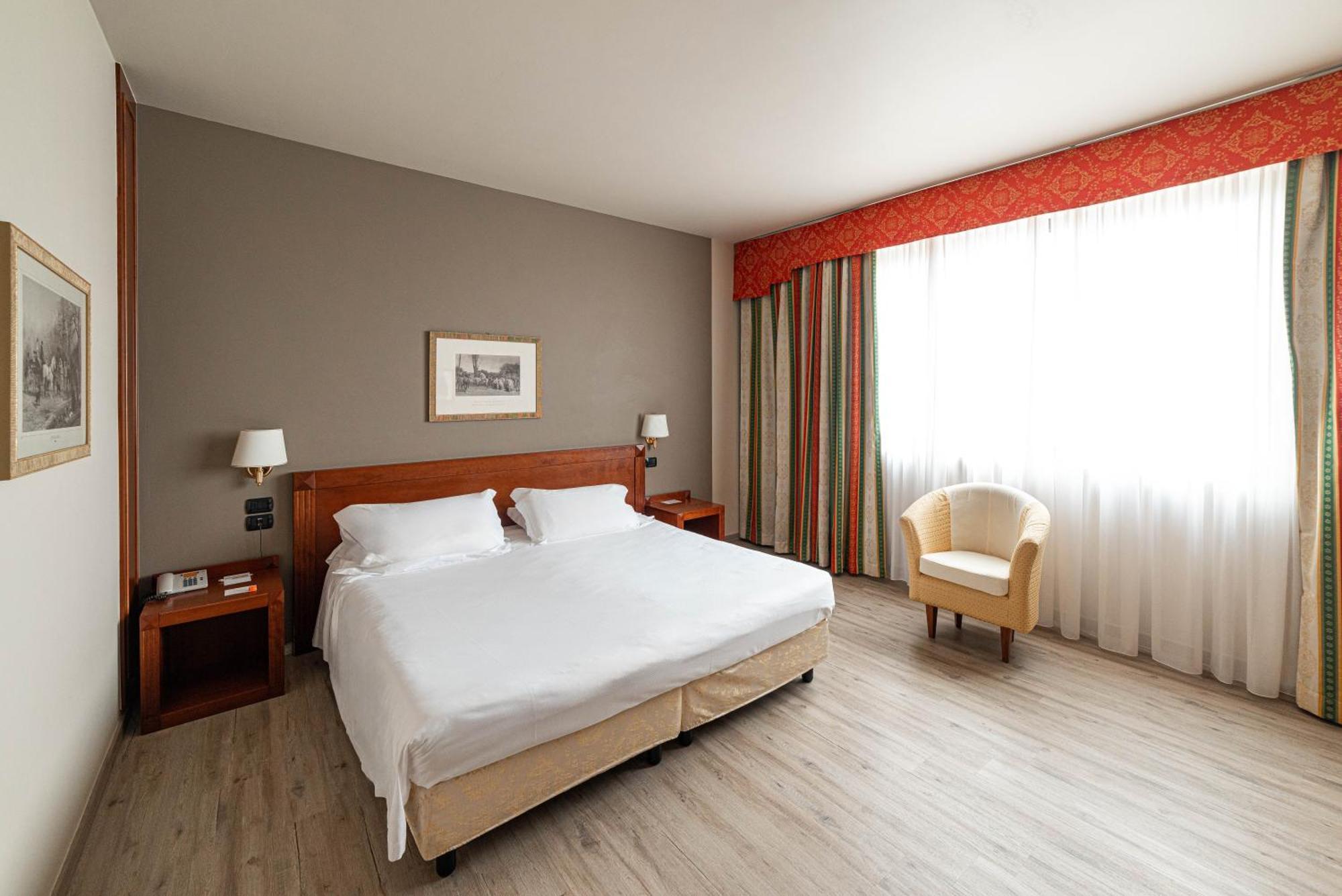 Phi Hotel Cavalieri Бра Екстериор снимка