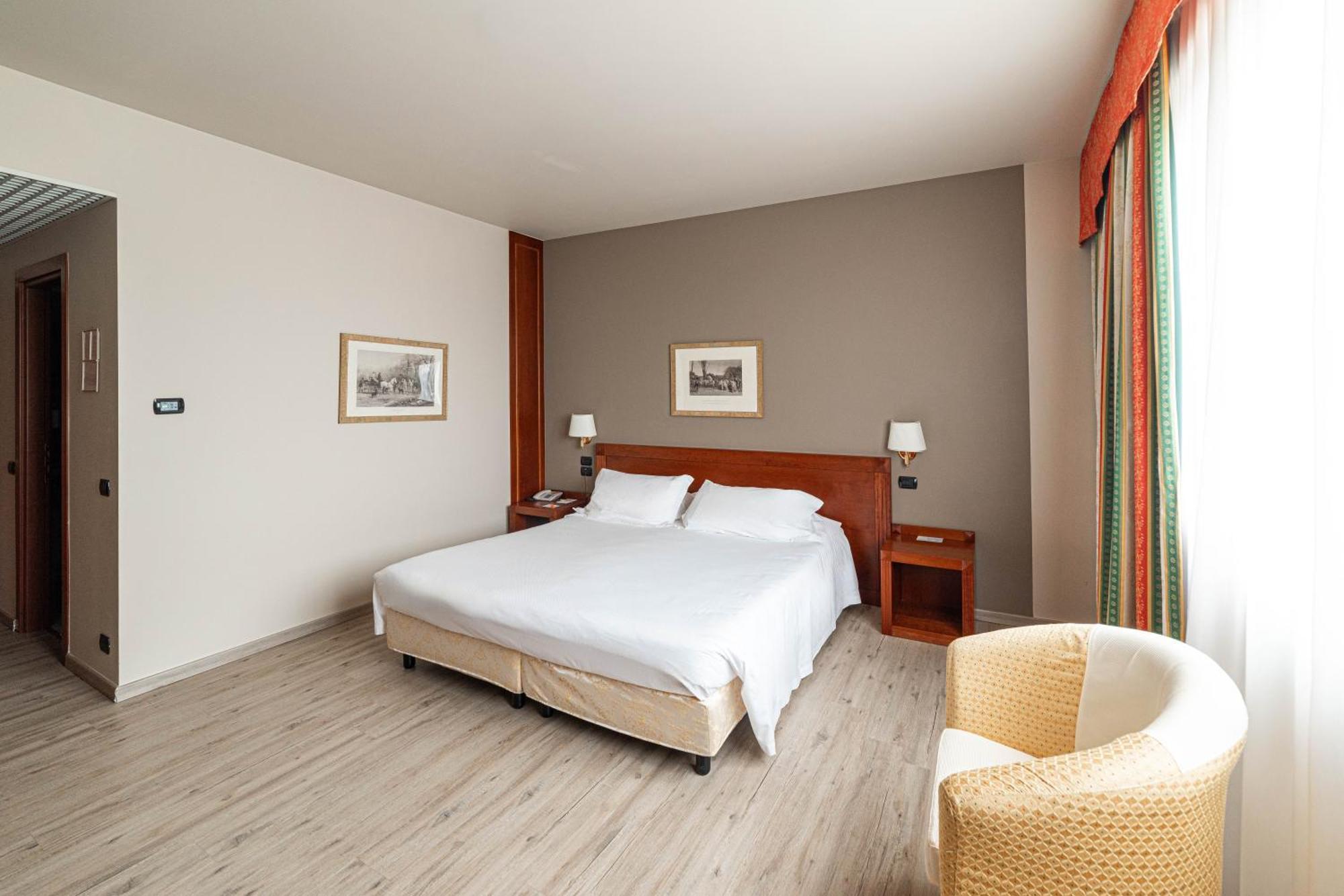 Phi Hotel Cavalieri Бра Екстериор снимка