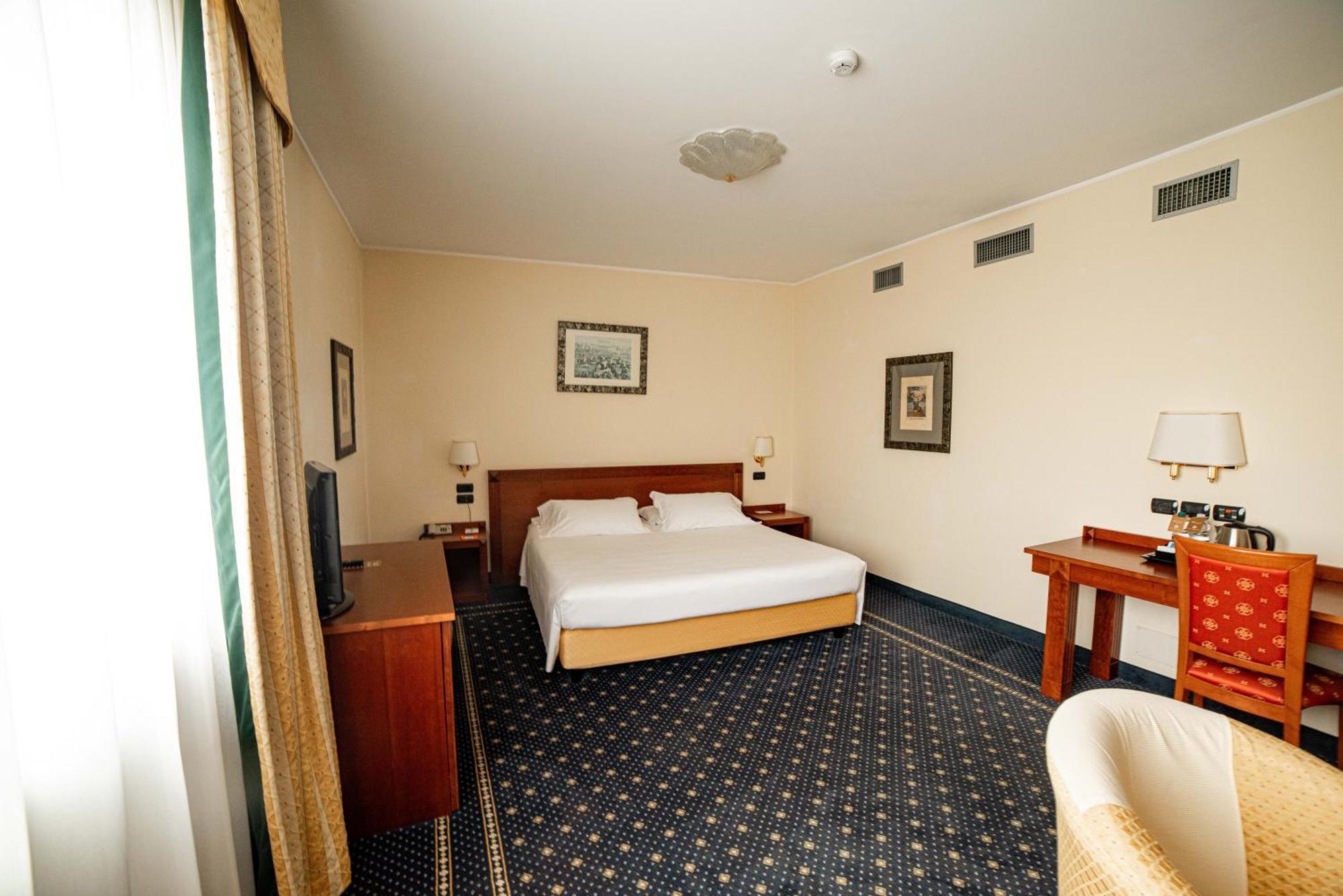 Phi Hotel Cavalieri Бра Екстериор снимка