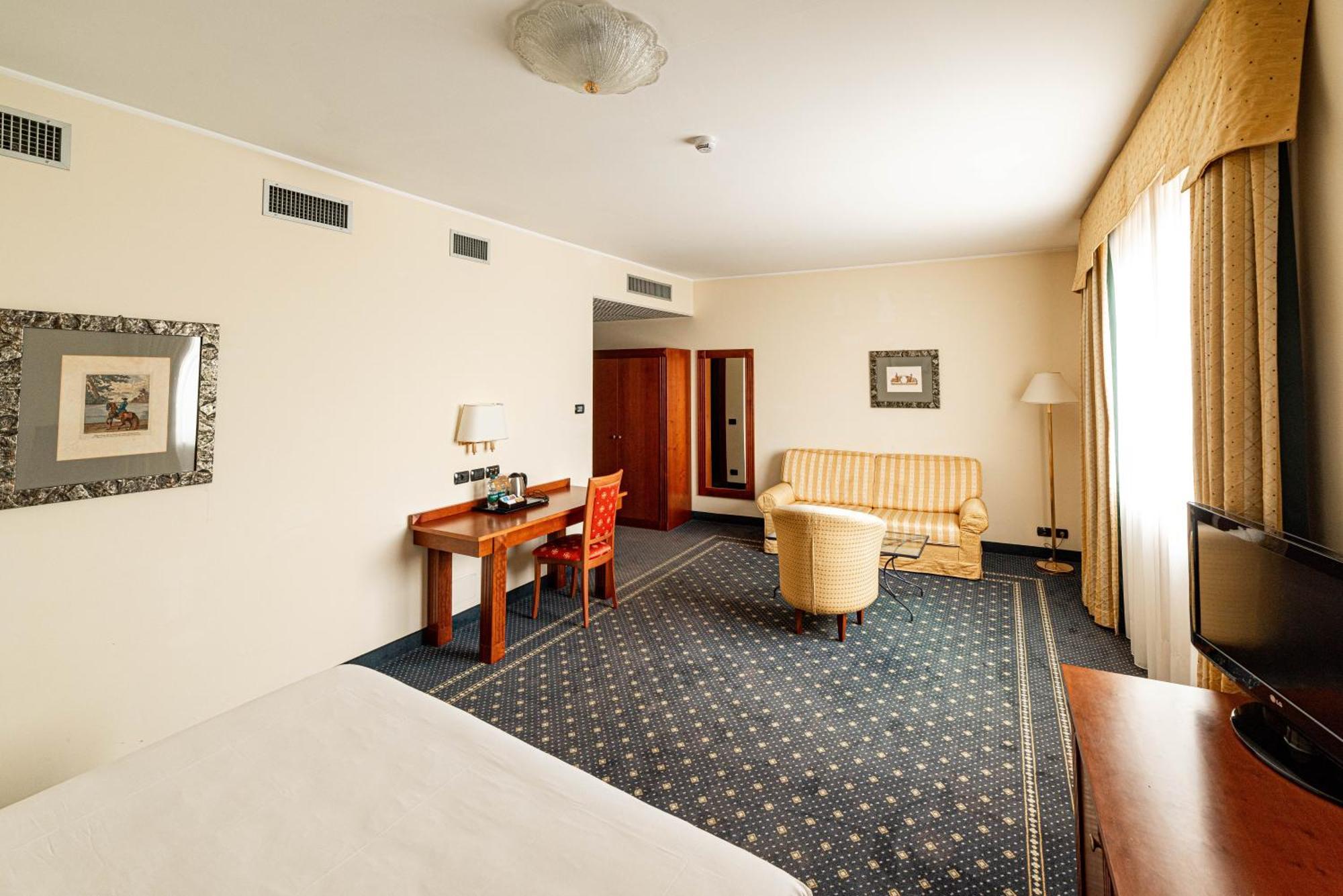 Phi Hotel Cavalieri Бра Екстериор снимка