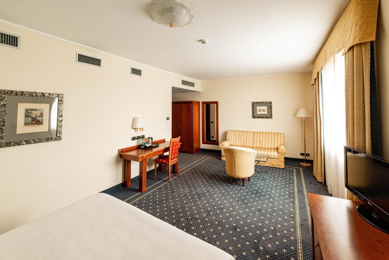 Phi Hotel Cavalieri Бра Екстериор снимка